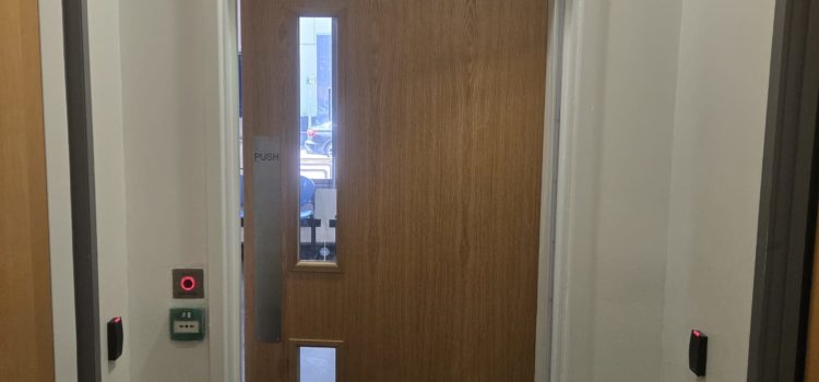 Jeanette Wallace House – New Door & Door Entry System